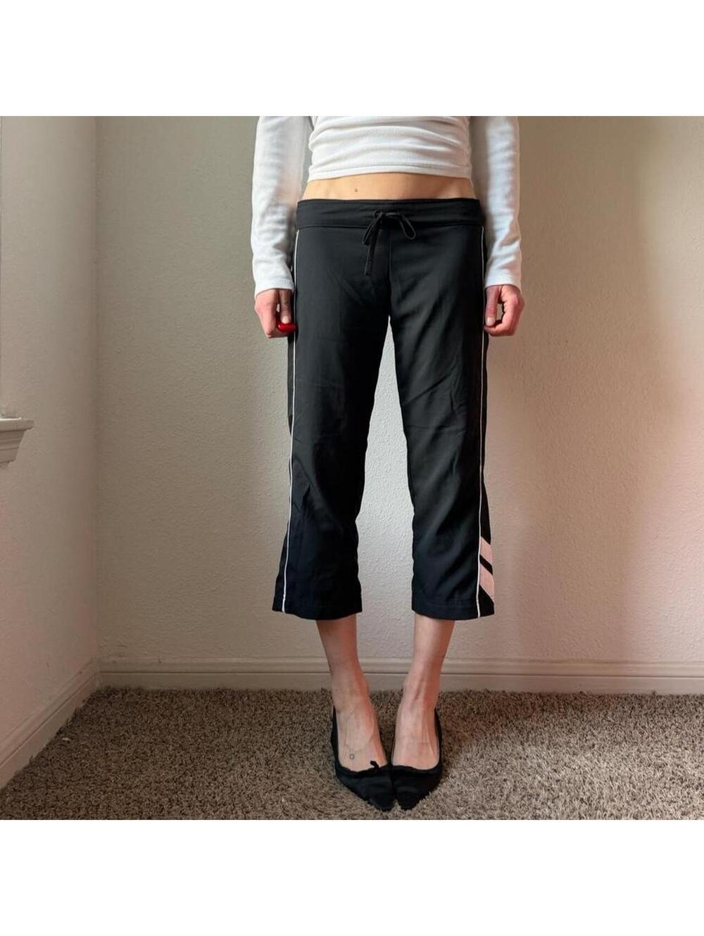 Vintage y2k Nike black and white low rise wide leg flare athletic wear capris